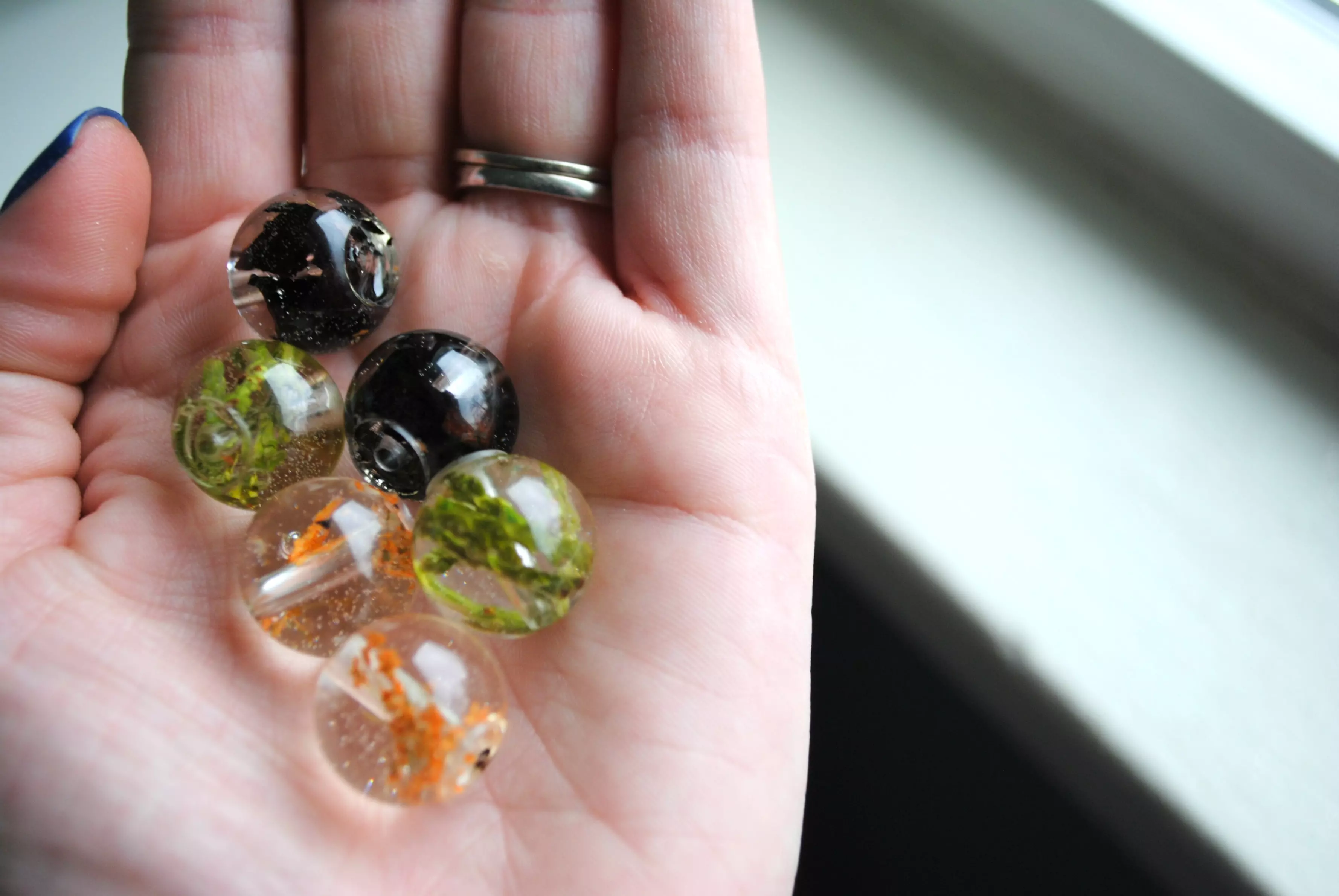How to Make Resin Jewelry with Botanicals: Tutorial