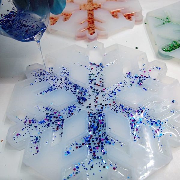 DIY Snowflake Ornaments The Easy Way - Resin Obsession