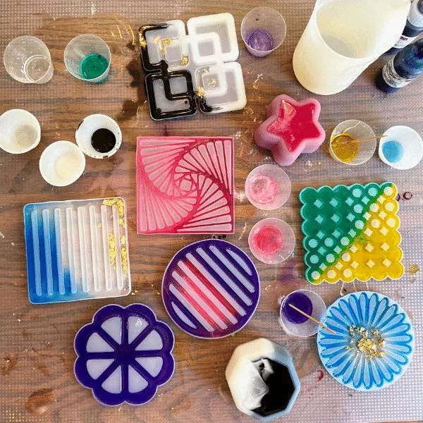 15 Easy Crafts Beginners Can Make With Epoxy - Resin Obsession  Group art  projects, Art projects for adults, Girls night crafts