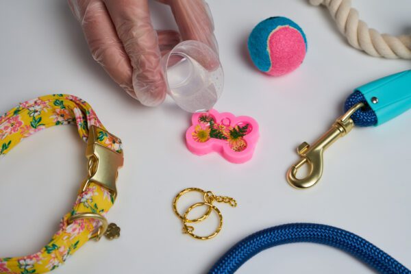 How to Make Your Own Epoxy Pet Tag - Resin Obsession